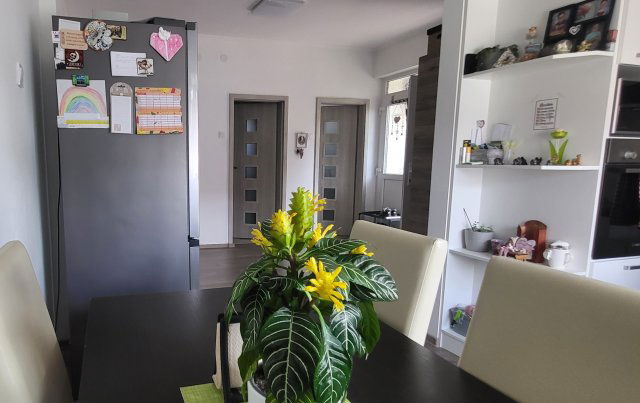 Eladó családi ház, Tatabányán 84.99 M Ft, 4 szobás