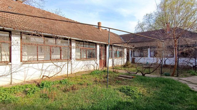 Eladó családi ház, Pitvaroson 9.9 M Ft, 5 szobás