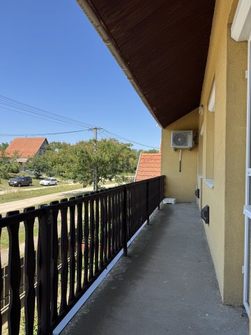 Eladó családi ház, Mezőfalván 66.9 M Ft, 9 szobás