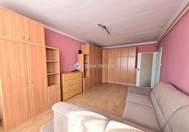 Eladó panellakás, Vácon 58 M Ft, 2 szobás / költözzbe.hu