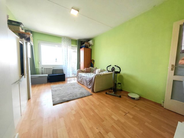 Eladó panellakás, Szegeden 49.9 M Ft, 1+2 szobás