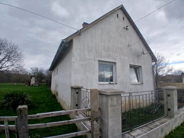 Eladó családi ház, Potonyon 15.8 M Ft, 2 szobás