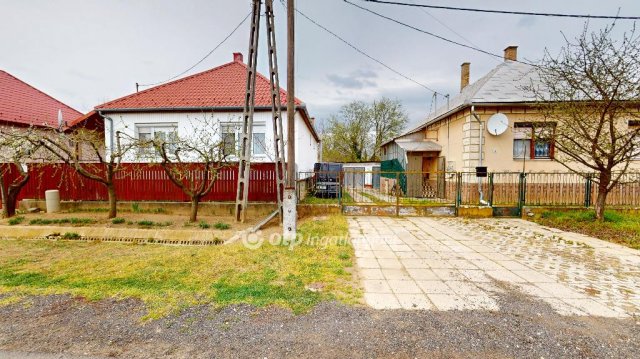 Eladó családi ház, Levelek 35.5 M Ft, 2+2 szobás