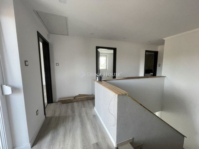 Eladó ikerház, Vecsésen 145 M Ft, 5 szobás