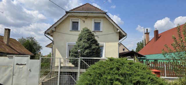 Eladó családi ház, Dunaföldváron 51.9 M Ft, 4 szobás