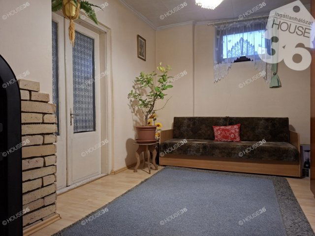 Eladó családi ház, Kiskunfélegyházán 18 M Ft, 2 szobás