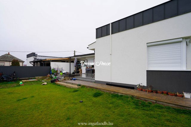 Eladó ikerház, Sényőn 79.5 M Ft, 4 szobás