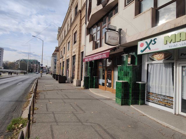 Kiadó üzlethelyiség, Pécsett, Rákóczi úton 190 E Ft / hó