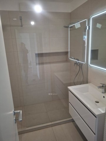 Eladó téglalakás, Budapesten, III. kerületben 190 M Ft