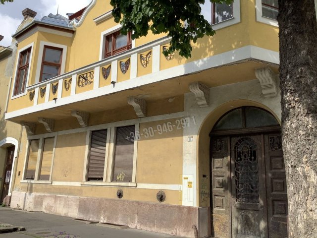 Eladó ipari ingatlan, Békéscsabán, Szabadság téren 250 M Ft
