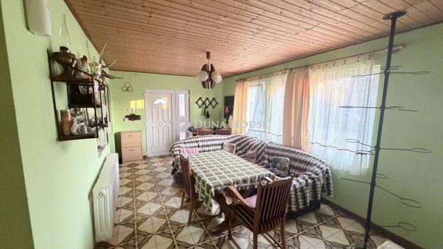 Eladó családi ház, Csényén 28.5 M Ft, 5 szobás