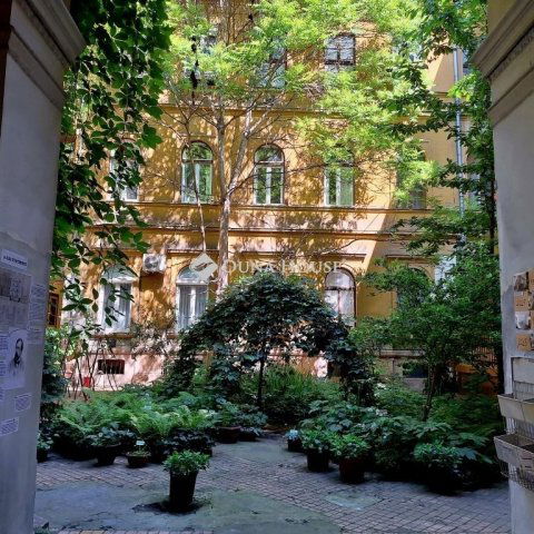 Eladó téglalakás, Budapesten, VI. kerületben 53 M Ft, 1 szobás