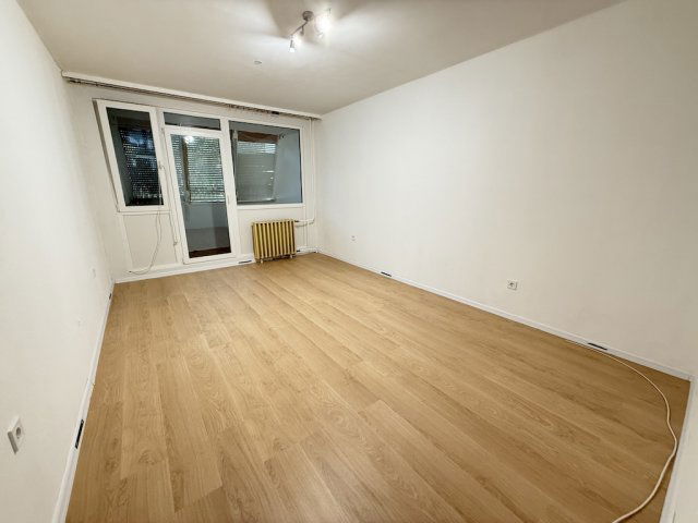 Kiadó panellakás, albérlet, Pakson 250 E Ft / hó, 2 szobás