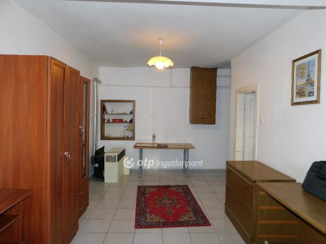 Eladó családi ház, Pécsett 329 M Ft, 9 szobás