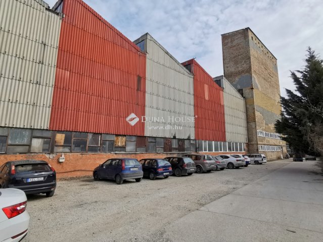 Eladó ipari ingatlan, Nyergesújfaluban 800 M Ft
