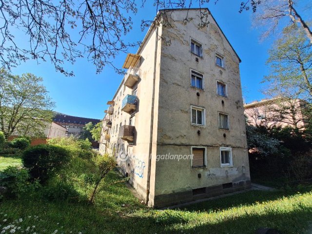 Eladó téglalakás, Salgótarjánban 9.9 M Ft, 2 szobás