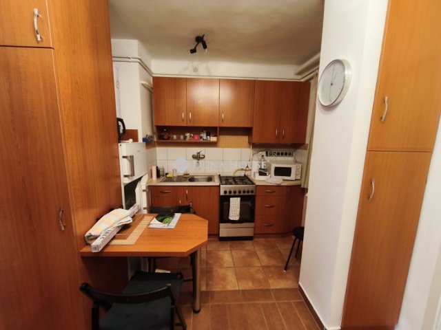 Kiadó téglalakás, albérlet, Pécsett 130 E Ft / hó, 1 szobás