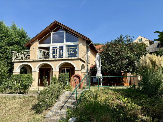 Eladó családi ház, Badacsonytomajon 199.8 M Ft, 4 szobás