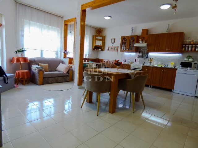 Eladó családi ház, Móron 120.99 M Ft, 5 szobás