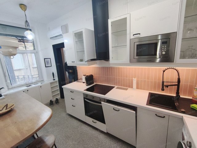 Eladó téglalakás, Budapesten, VIII. kerületben 74.9 M Ft