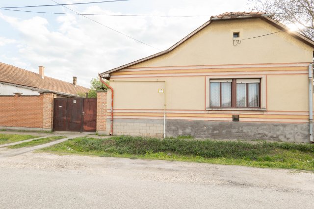 Eladó családi ház, Kiskunfélegyházán 36.9 M Ft, 6 szobás