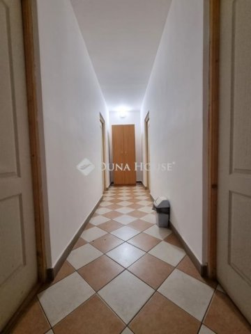 Eladó családi ház, Papkeszin 89.9 M Ft, 9 szobás