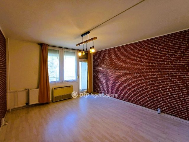 Eladó panellakás, Szigetszentmiklóson 54.9 M Ft, 2+1 szobás