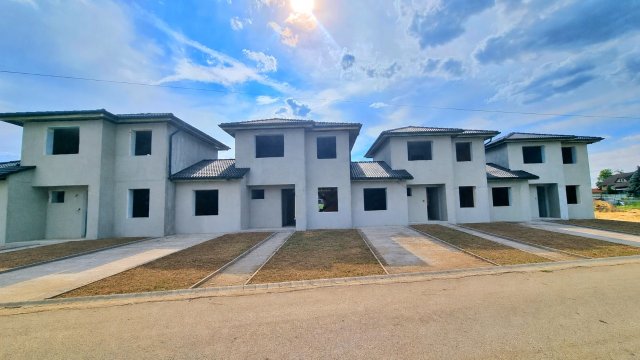 Eladó ikerház, Sényőn 72 M Ft, 4 szobás / költözzbe.hu