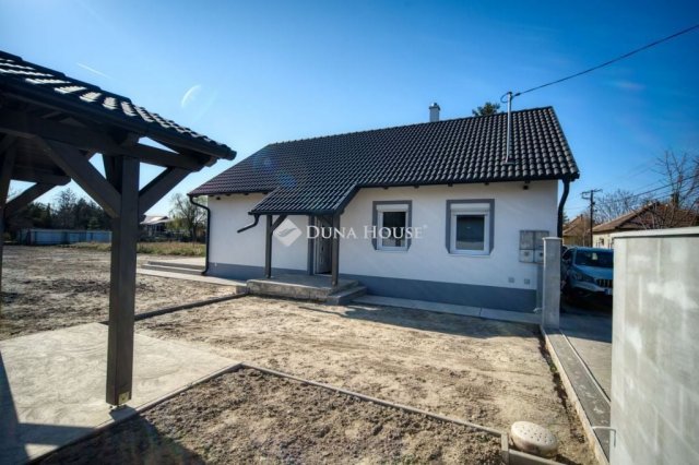 Eladó családi ház, Törtelen 52.9 M Ft, 3 szobás