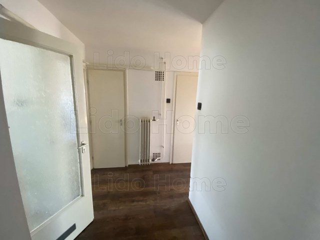 Eladó téglalakás, Siófokon 57.5 M Ft, 3 szobás