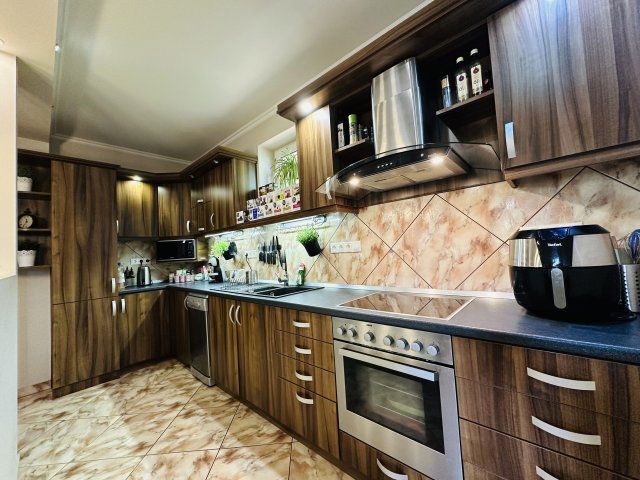 Eladó családi ház, Ácson 89.9 M Ft, 3 szobás