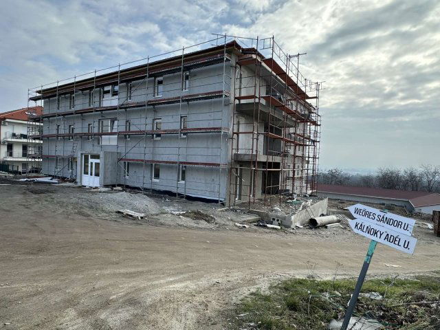 Eladó téglalakás, Várpalotán 43.9 M Ft, 2 szobás