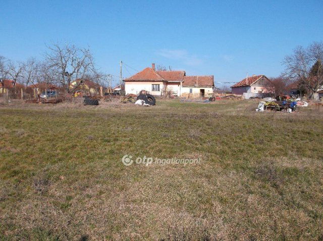 Eladó családi ház, Atkáron 17 M Ft, 2 szobás