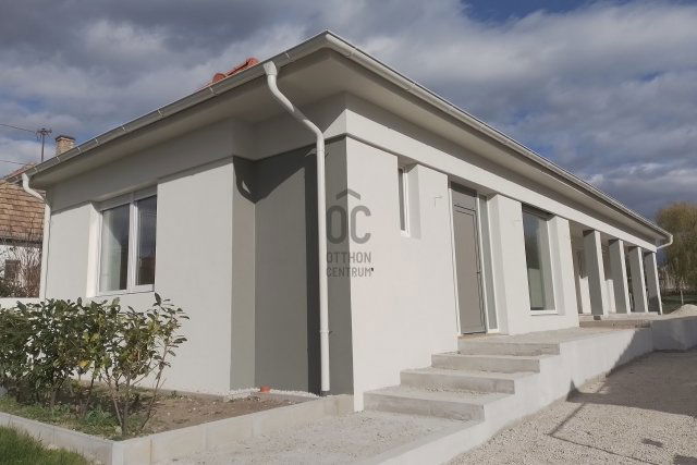 Eladó családi ház, Bakonyszentlászlón 79.9 M Ft, 4 szobás