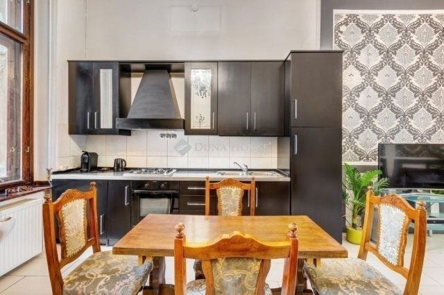 Eladó téglalakás, Budapesten, VII. kerületben 120.49 M Ft