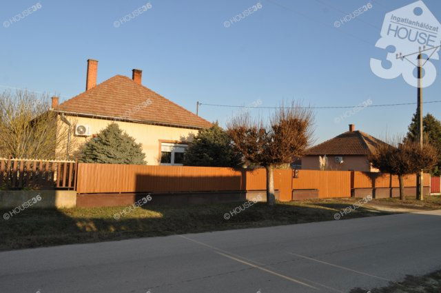 Eladó családi ház, Nyárlőrincen 63 M Ft, 3 szobás