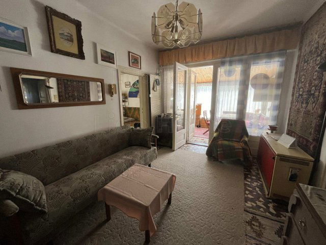 Eladó családi ház, Balatonbogláron 59.9 M Ft, 13 szobás