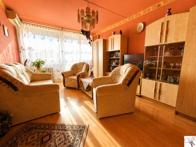 Eladó panellakás, Pécsett 49.9 M Ft, 3 szobás