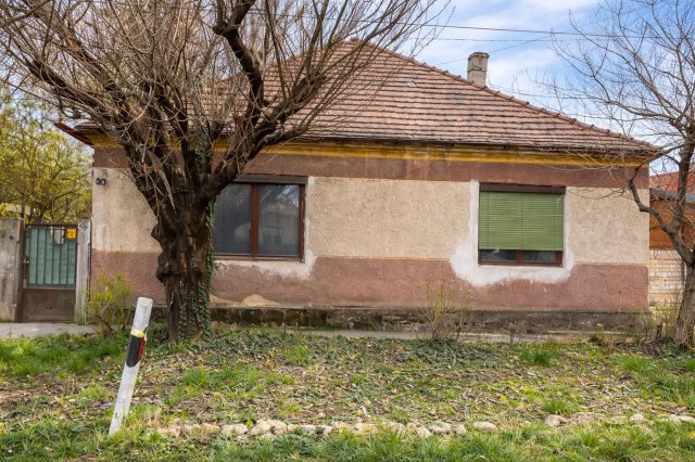 Eladó családi ház, Tatán 62.999 M Ft, 2+1 szobás