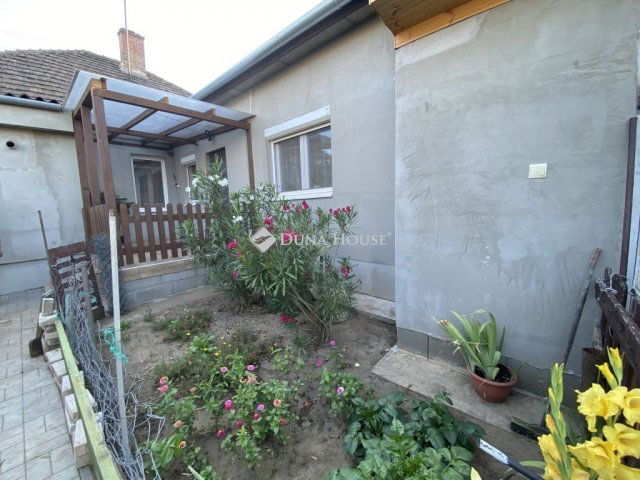 Eladó családi ház, Vecsésen 99.5 M Ft, 3 szobás
