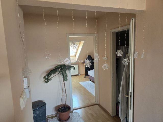 Eladó téglalakás, Szegeden 61.99 M Ft, 3 szobás