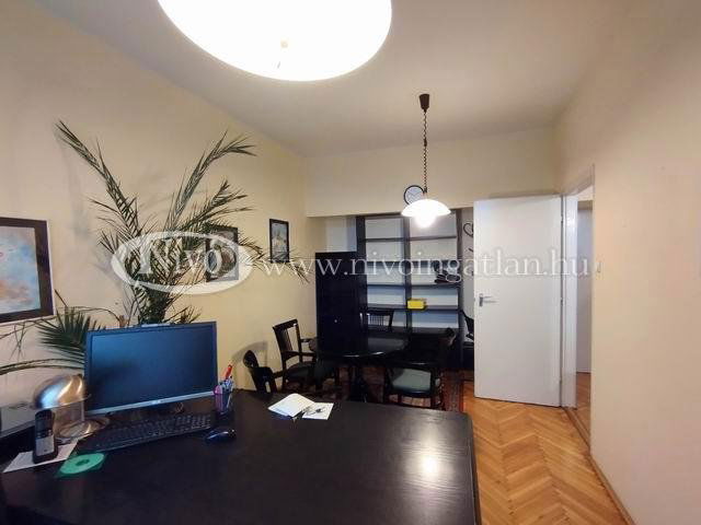 Eladó iroda, Veszprémben 17.9 M Ft, 2 szobás