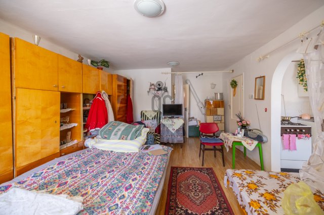 Eladó családi ház, Kőröshegyen 19.9 M Ft, 1 szobás