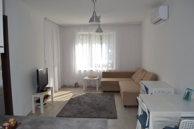 Kiadó téglalakás, albérlet, Szegeden, Nemestakács utcában
