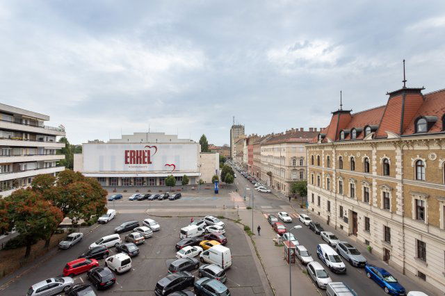Eladó téglalakás, Budapesten, VIII. kerületben, Luther utcában