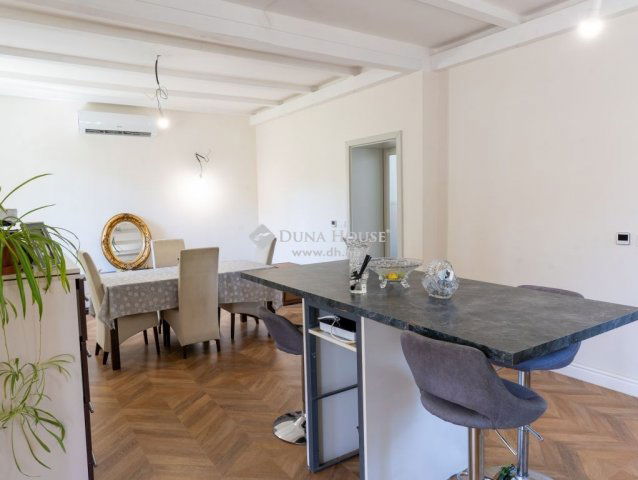 Eladó családi ház, Szentendrén 199.9 M Ft, 5 szobás