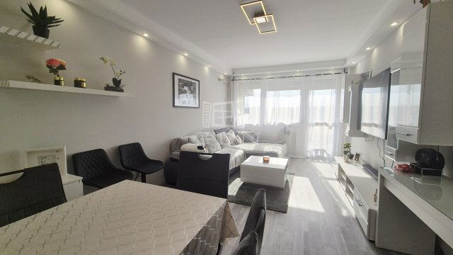 Eladó panellakás, Százhalombattán 64.99 M Ft, 2 szobás