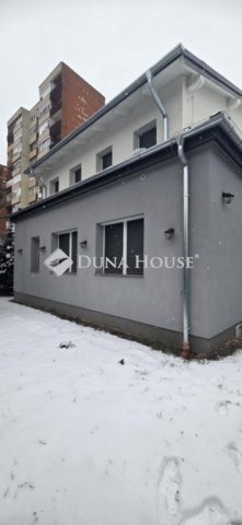 Eladó családi ház, Vácon 299 M Ft, 1 szobás