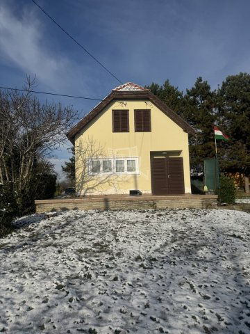 Eladó családi ház, Báron 22 M Ft, 2 szobás