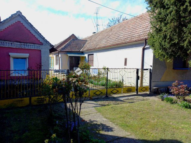 Eladó családi ház, Gyöngyfán 8.8 M Ft, 3 szobás